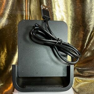 Yuwiss Wireless Black Charging Cell Phone Stand